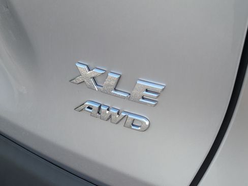Used 2025 Toyota RAV4 XLE AWD/4WD image 11