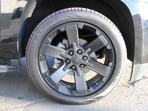 Used 2019 GMC Yukon XL SLT w/ Graphite Performance Edition image 5