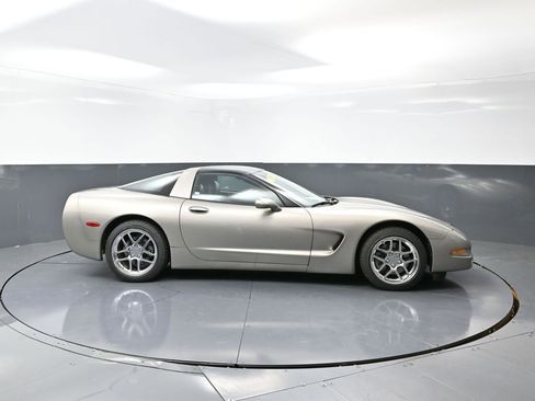 Used 2000 Chevrolet Corvette Coupe w/ Memory Pkg image 3