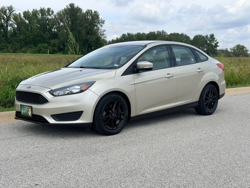 Used 2017 Ford Focus SE FWD image 10