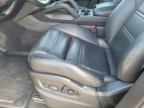 Used 2024 Porsche Cayenne Coupe image 34