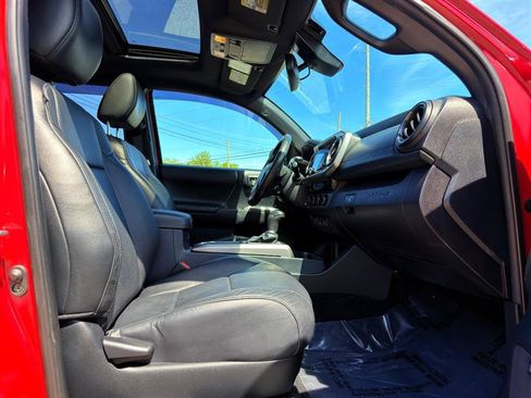 Used 2018 Toyota Tacoma Limited AWD/4WD image 25