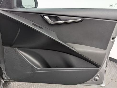 Used 2025 Kia Niro LX FWD image 21
