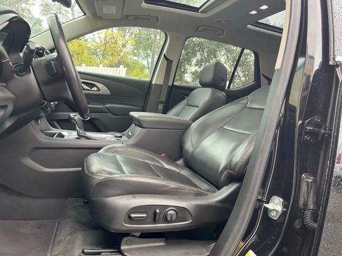 Used 2020 Chevrolet Traverse LT w/ LT Premium Package image 11