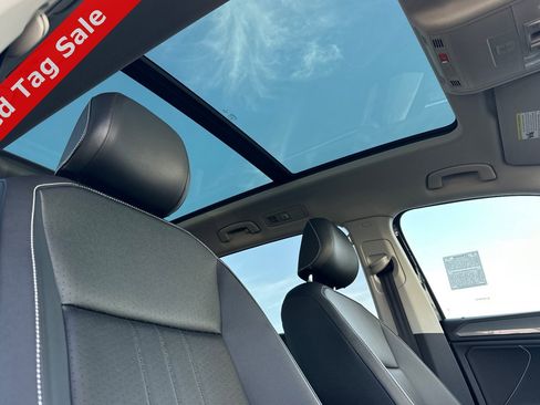 Certified 2022 Volkswagen Tiguan SE w/ Panoramic Sunroof Package image 18