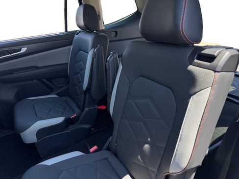 Used 2025 Volkswagen Atlas Peak Edition SE AWD/4WD image 13