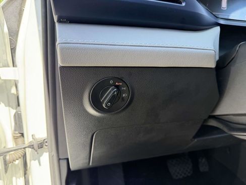 Used 2024 Volkswagen Taos SE FWD image 24