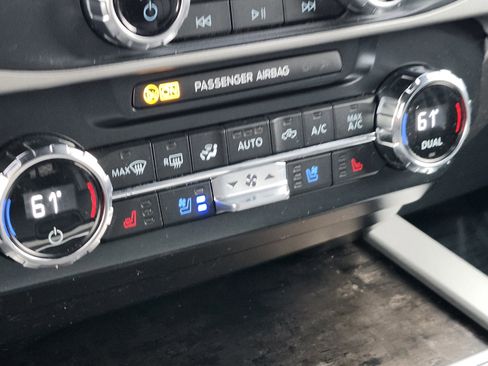 Used 2022 Ford F350 Lariat w/ Chrome Package image 33