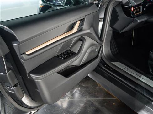 Used 2025 Porsche Taycan 4S image 22
