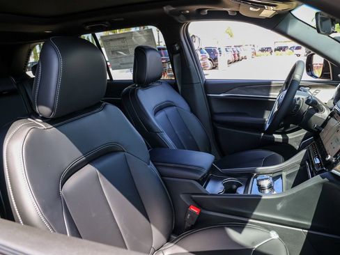 New 2026 Jeep Grand Cherokee Limited RWD image 21