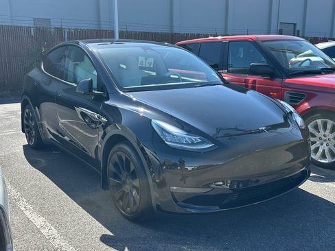 Used 2022 Tesla Model Y Long Range AWD/4WD image 2