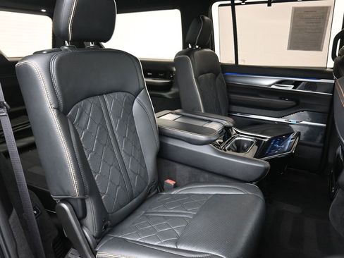 Used 2023 Jeep Grand Wagoneer Series III AWD/4WD image 27