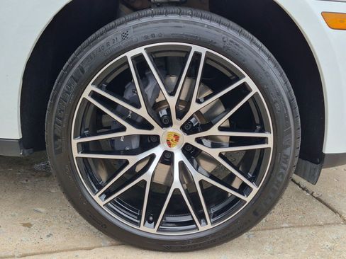 Certified 2026 Porsche Macan AWD/4WD image 29