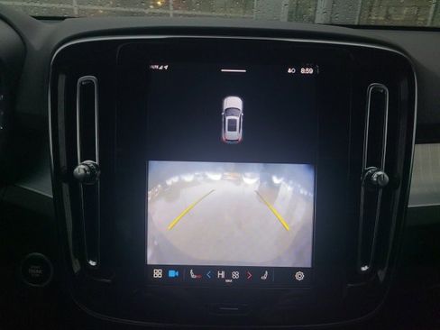 Used 2024 Volvo XC40 B5 Core image 28