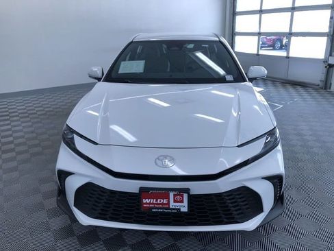 Used 2025 Toyota Camry SE image 7