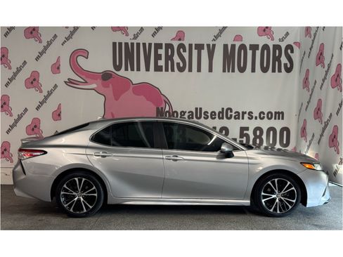 Used 2020 Toyota Camry SE FWD image 9