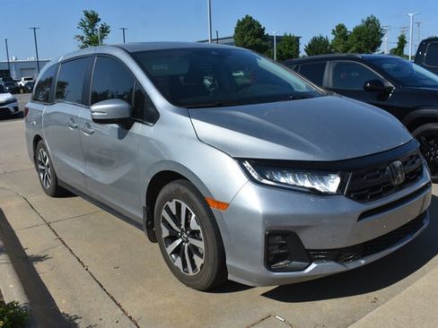 Used 2025 Honda Odyssey EX-L image 3