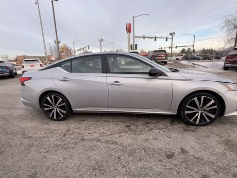 Used 2022 Nissan Altima 2.5 SR image 9