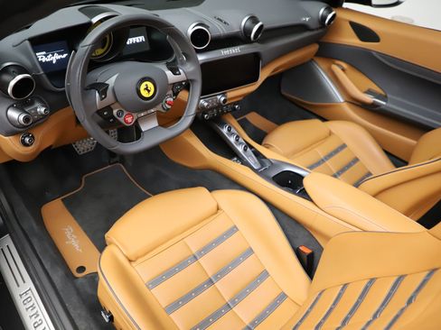 Certified 2020 Ferrari Portofino RWD image 19