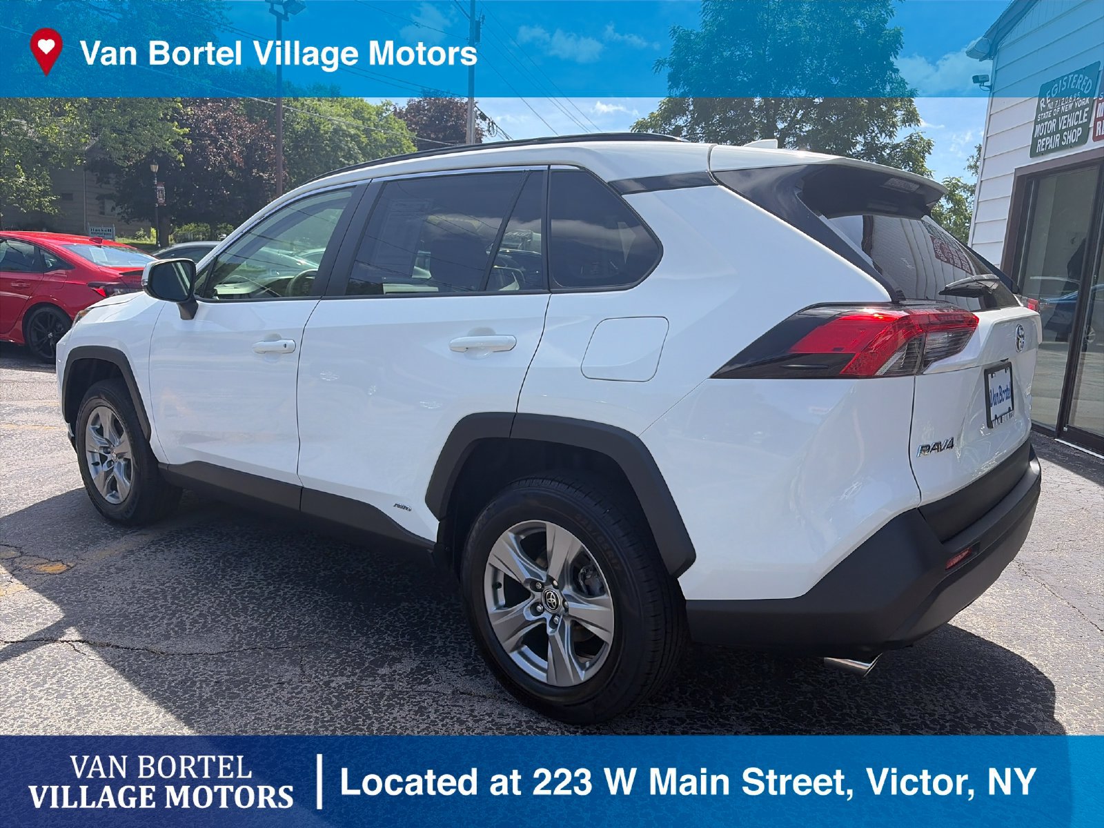 Used 2022 Toyota RAV4 LE AWD/4WD image 10
