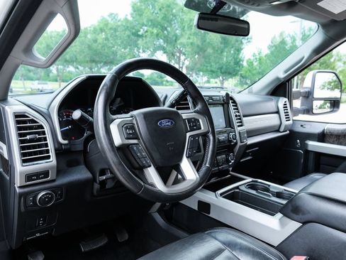 Used 2017 Ford F250 Lariat w/ FX4 Off-Road Package AWD/4WD image 46
