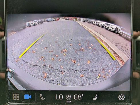 Used 2023 Volvo XC40 Recharge Core image 25