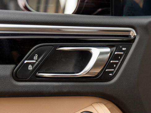 Used 2024 Porsche Macan AWD/4WD image 22