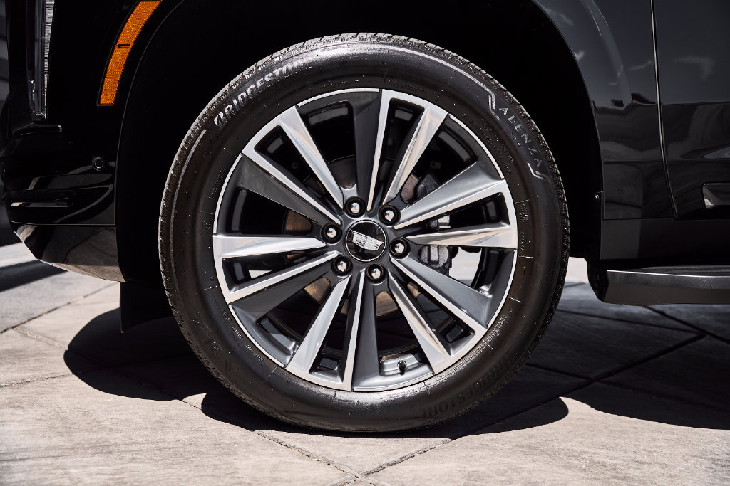 Used 2025 Cadillac Escalade ESV Sport AWD/4WD image 3