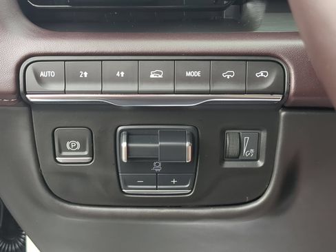 Certified 2023 Cadillac Escalade Sport Platinum AWD/4WD image 17