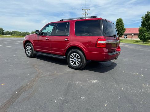 Used 2017 Ford Expedition XLT w/ Equipment Group 202A AWD/4WD image 3