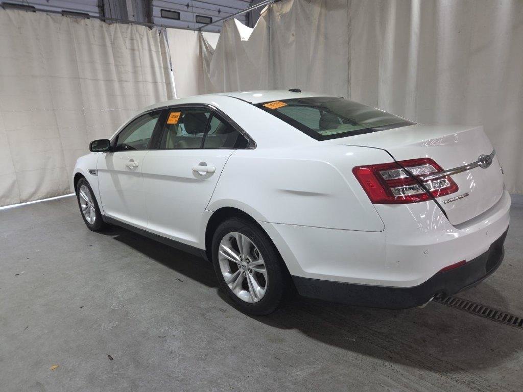 Used 2017 Ford Taurus SEL w/ Equipment Group 201A FWD image 4