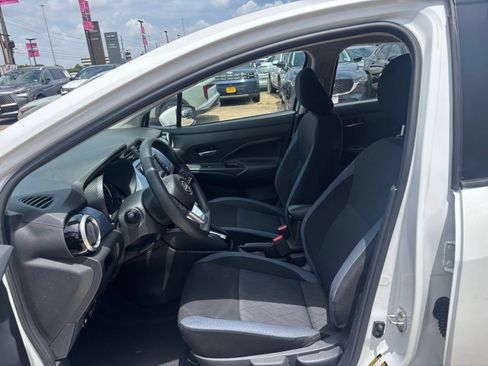 Used 2025 Nissan Versa SV FWD image 24