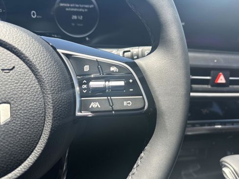 Used 2025 Kia Seltos EX w/ EX Sunroof Package image 16