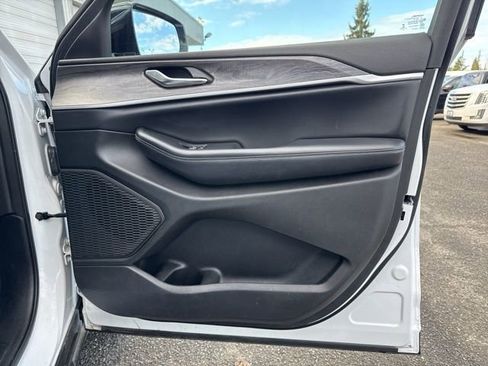 Used 2023 Jeep Grand Cherokee Limited image 14