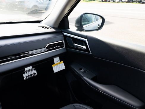 New 2025 Mitsubishi Outlander SE image 10