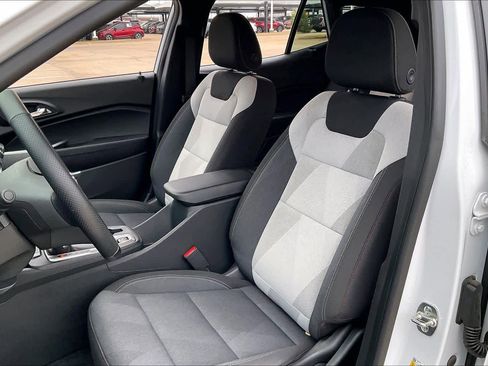 Certified 2025 Chevrolet Trax RS w/ Driver Confidence Package image 10