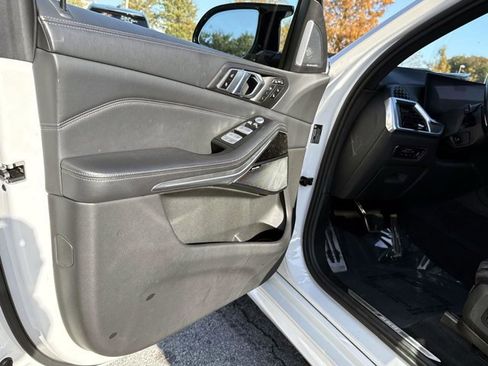 Used 2023 BMW X7 M60i image 19