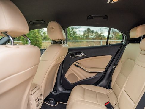 Used 2019 Mercedes-Benz GLA 250 image 17