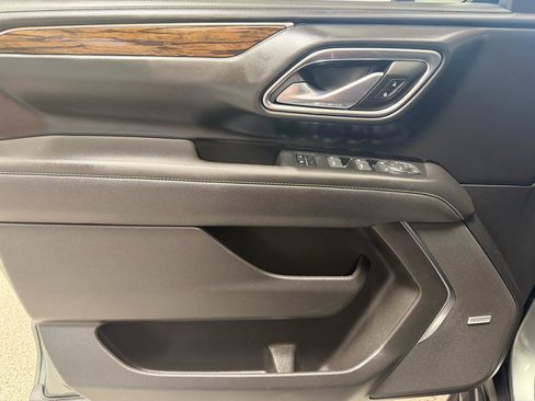 Used 2023 Chevrolet Suburban Premier RWD image 14