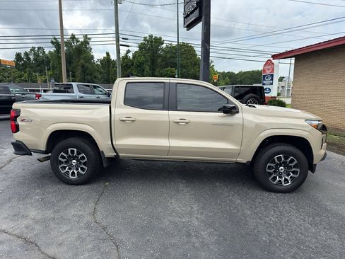 Used 2024 Chevrolet Colorado Z71 w/ Z71 Convenience Package 2 AWD/4WD image 8