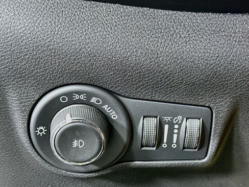 Used 2025 Jeep Compass Limited AWD/4WD image 17