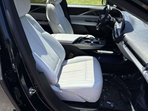Used 2024 Cadillac Lyriq Luxury w/ LPO, Floor Liner Package AWD/4WD image 7