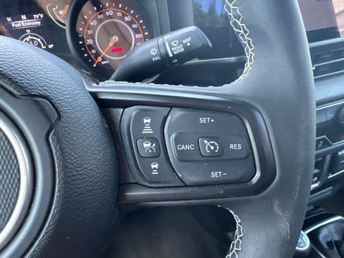 Used 2025 Jeep Wrangler Sport AWD/4WD image 28
