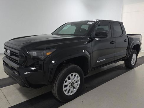 Used 2025 Toyota Tacoma SR5 image 2