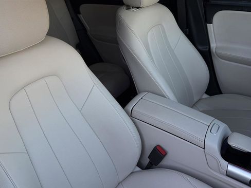 Used 2021 Mercedes-Benz GLB 250 4MATIC w/ Premium Package image 47