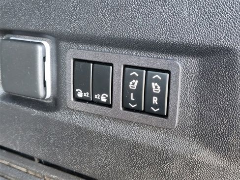 Used 2023 Chevrolet Tahoe Z71 w/ Luxury Package image 30