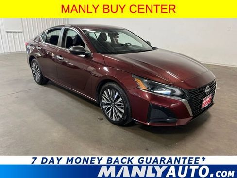 Used 2024 Nissan Altima 2.5 SV FWD image 1