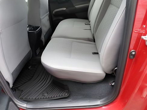 Used 2018 Toyota Tacoma SR5 RWD image 22