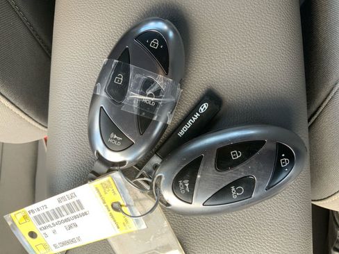 Used 2025 Hyundai Elantra SEL FWD image 11