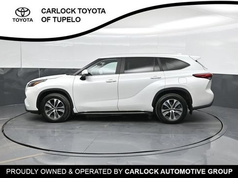 Used 2023 Toyota Highlander XLE AWD/4WD image 10